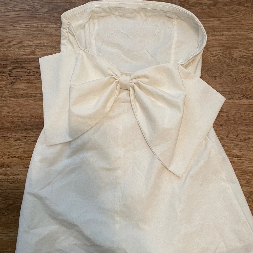 Altar, state bow dress